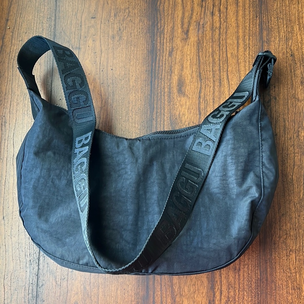 BAGGU Medium Crescent Bag NWNT